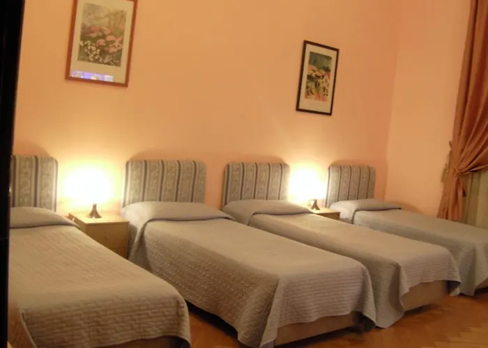 Stazione Гостевой дом Триест